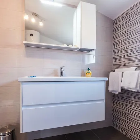 Ivan07 Spacious 3br With Terrace Zadar