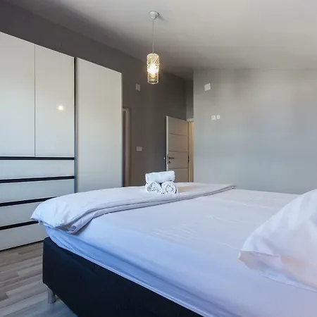 Ivan07 Spacious 3br With Terrace Zadar