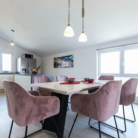 Lejlighed Ivan07 Spacious 3br With Terrace *