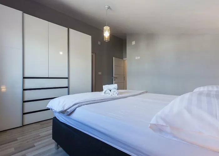 Ivan07 Spacious 3br With Terrace Zadar