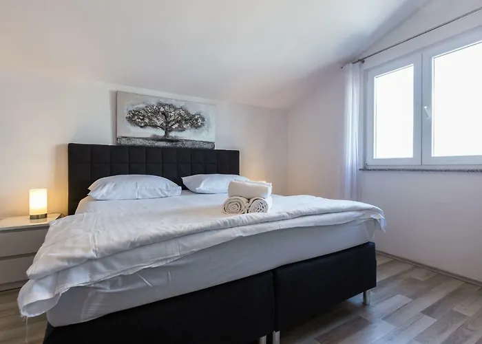 Ivan07 Spacious 3br With Terrace Zadar