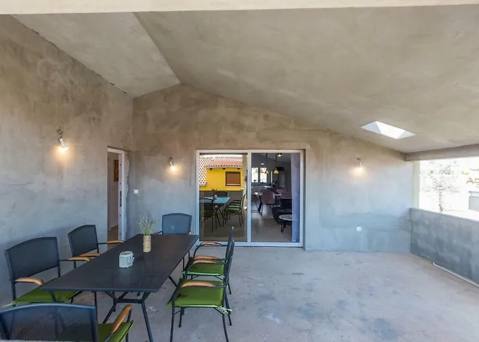 Ivan07 Spacious 3br With Terrace 公寓