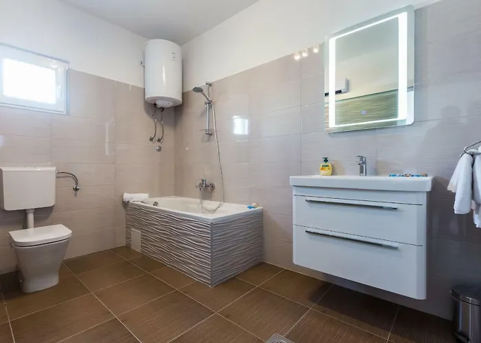 Ivan07 Spacious 3br With Terrace 公寓